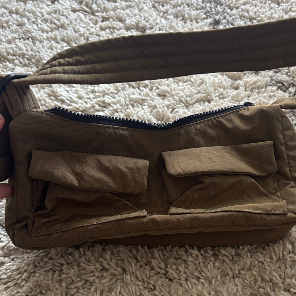 BAGGU CARGO SHOULDER BAG SEAWEED - Picture 2 of 5